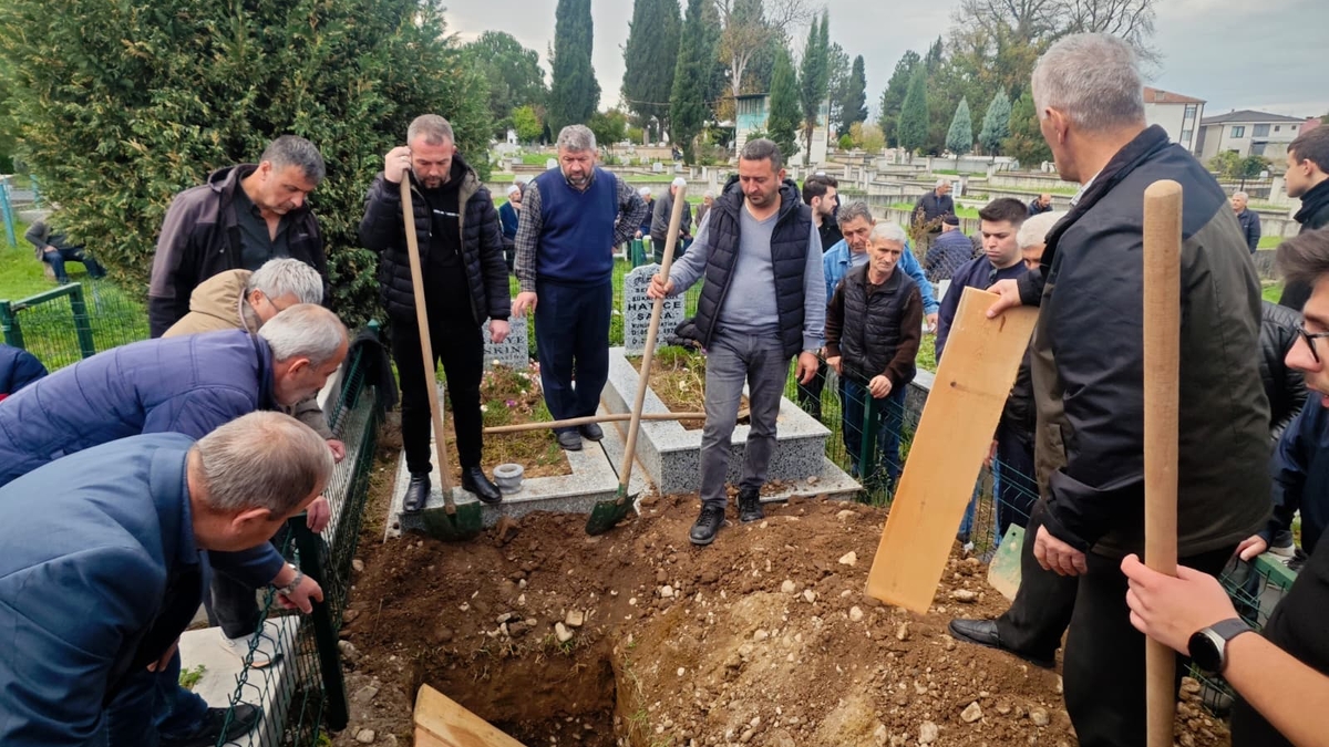 Emekli İmam Adil Keskin Toprağa Verildi
