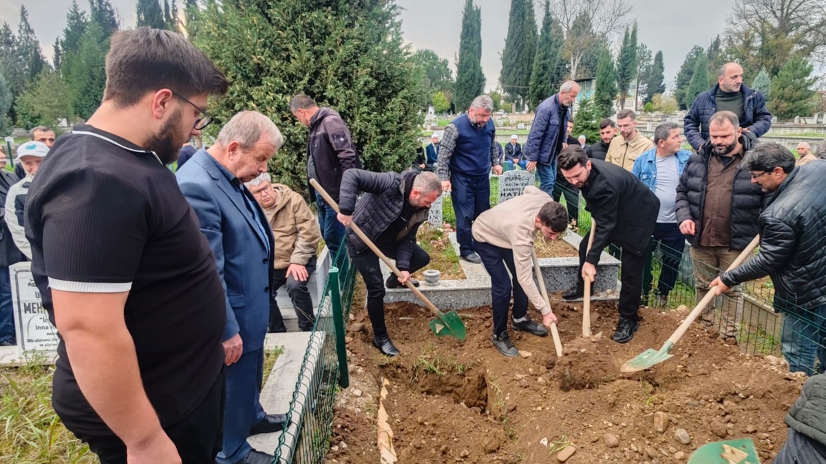 Emekli İmam Adil Keskin Toprağa Verildi