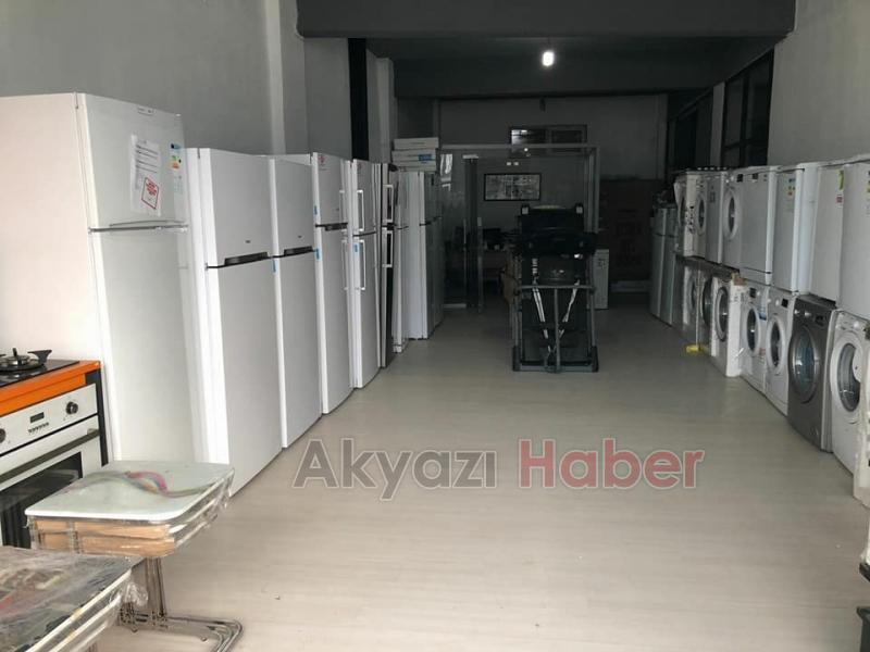 Emin Spot Bütün Eşyaları Yarı Fiyatına İndirdi