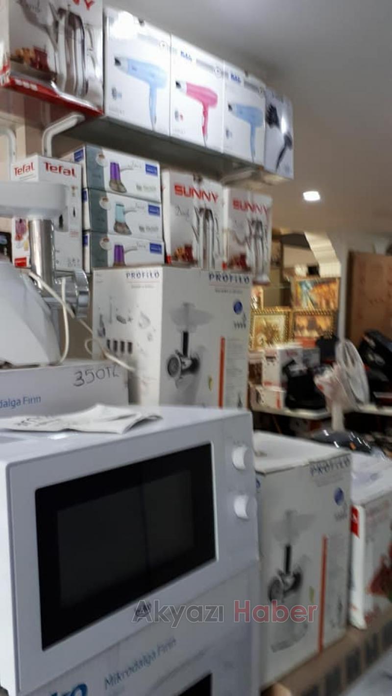 Emin Spot Bütün Eşyaları Yarı Fiyatına İndirdi