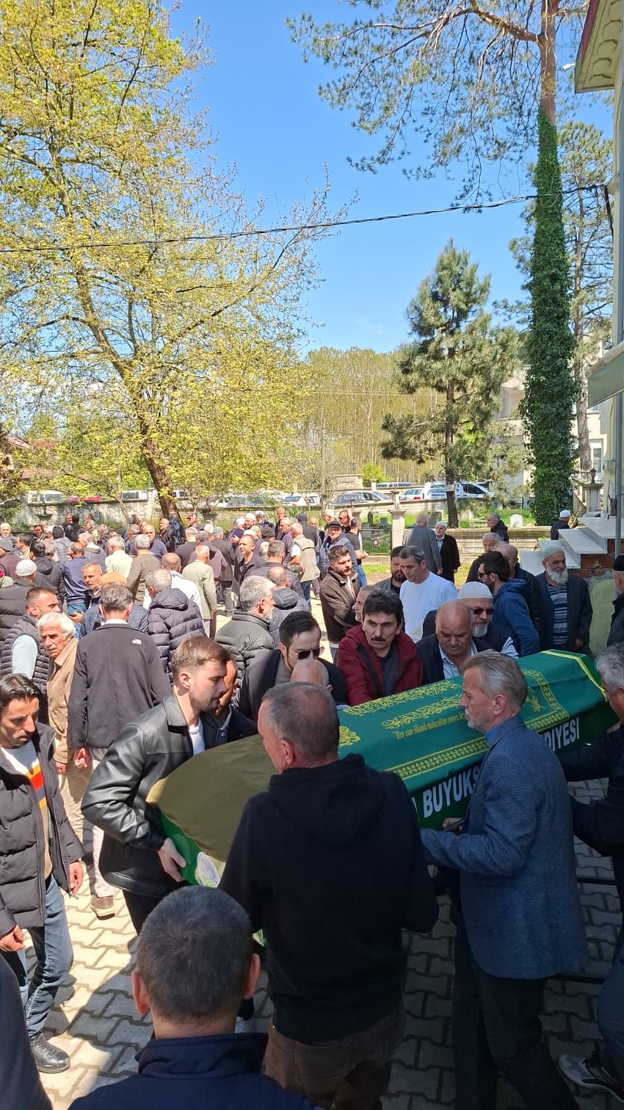 Emine Budinli Toprağa  Verildi