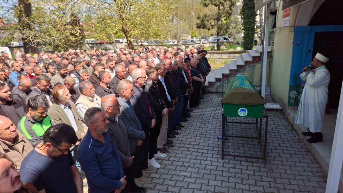 Emine Budinli Toprağa  Verildi