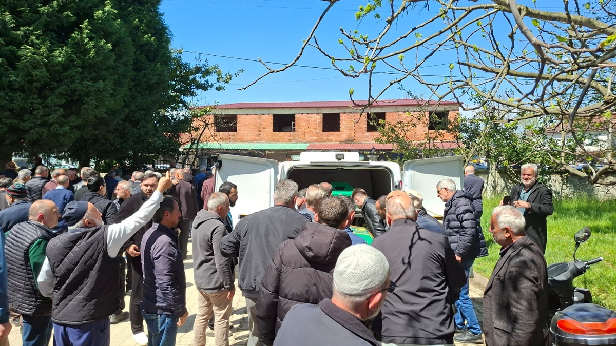 Emine Budinli Toprağa  Verildi