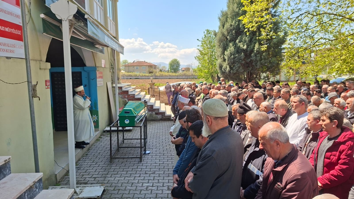 Emine Budinli Toprağa  Verildi