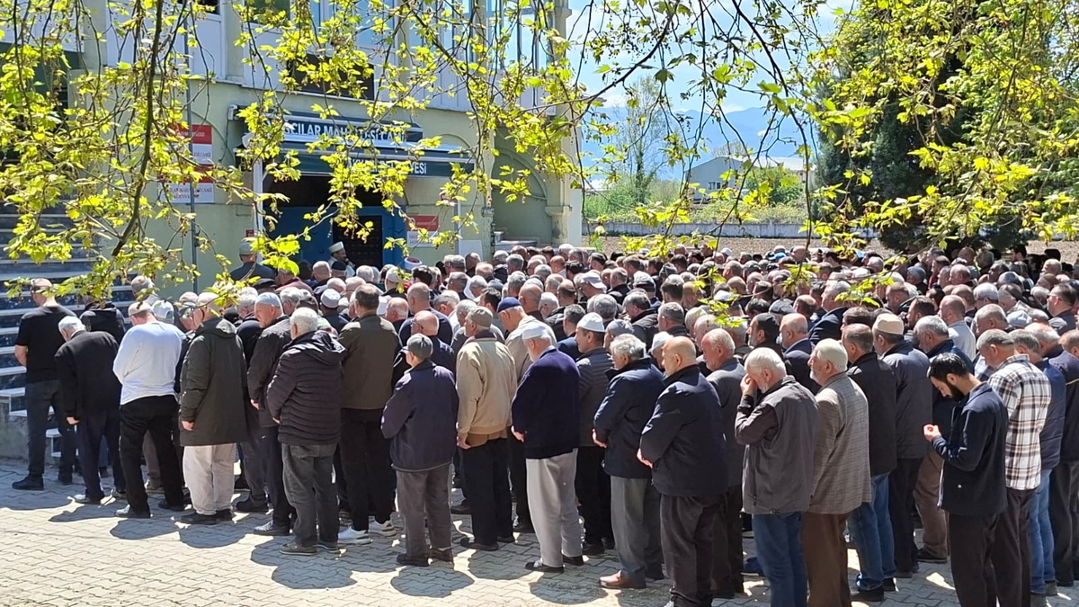 Emine Budinli Toprağa  Verildi