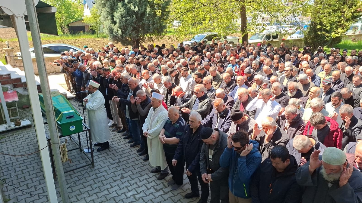 Emine Budinli Toprağa  Verildi