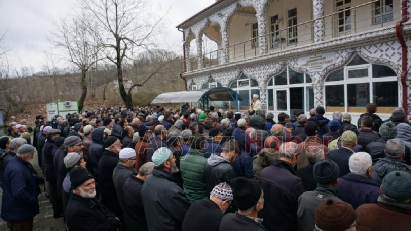 Emine Kav Defnedildi