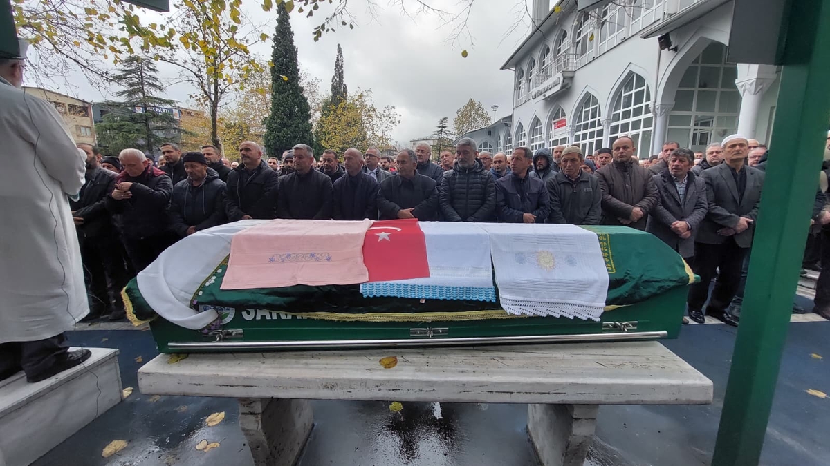 Emine Sarı son yolculuğuna uğurlandı.