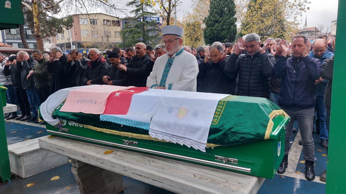 Emine Sarı son yolculuğuna uğurlandı.