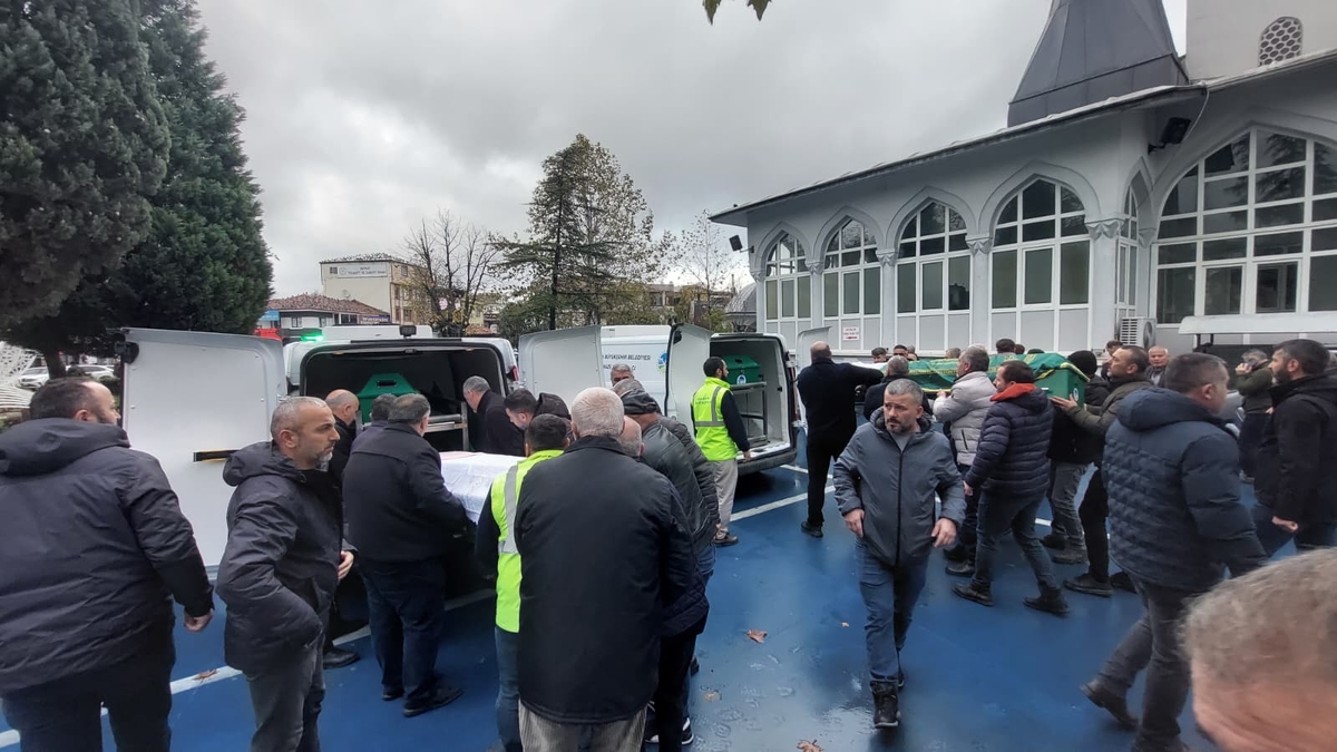 Emine Sarı son yolculuğuna uğurlandı.