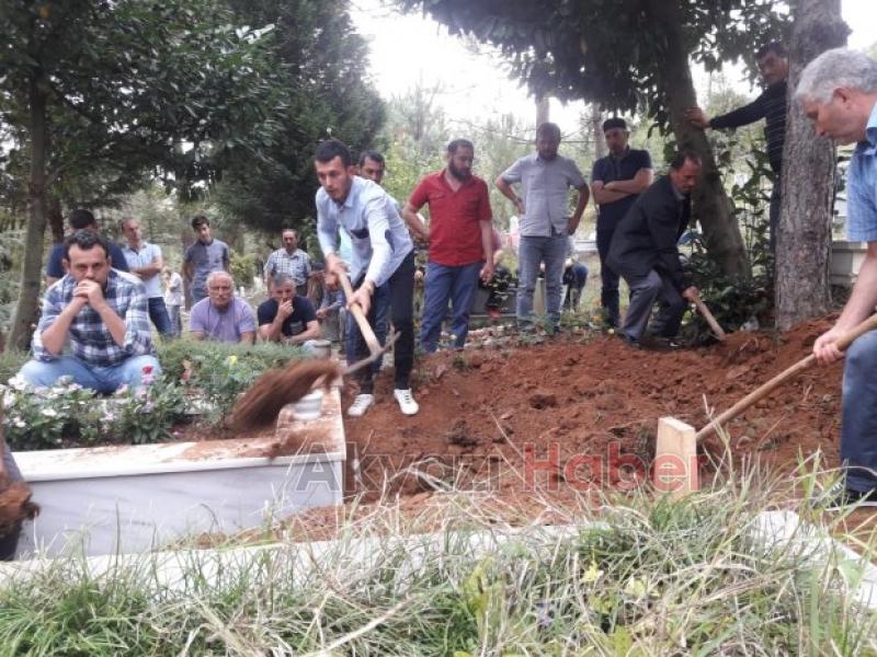 Emine Uluköylü Defnedildi
