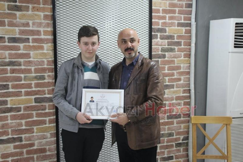 Emlak Kursu Kursiyerleri Sertifikalarını Aldı