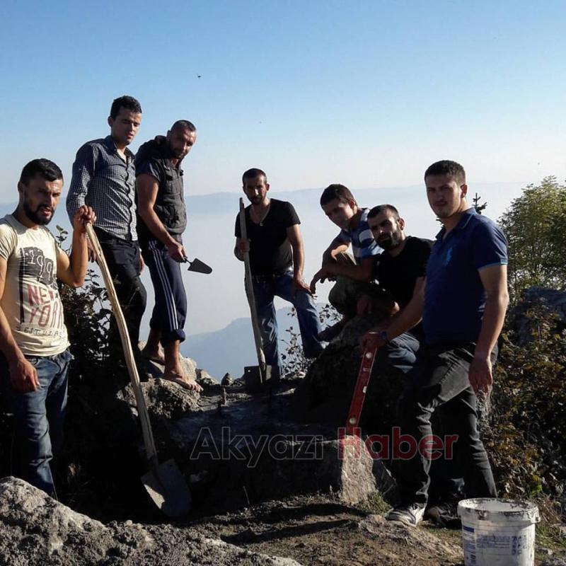 EN Zirveye Bayrağımızı Diktiler