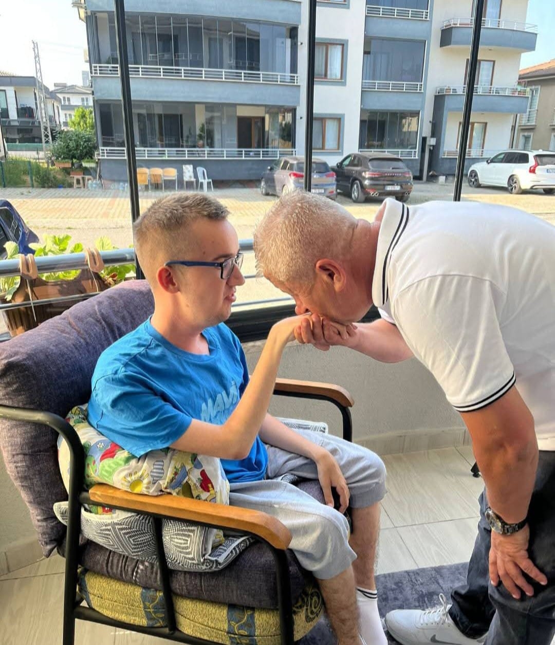 Engelli gençten örnek davranış