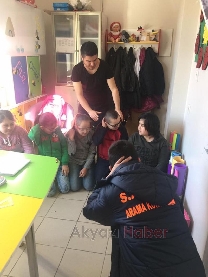   Engelli Öğrencilere Deprem Eğitimi