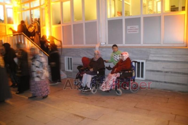 Engelli Vatandaşlar Cami İçerisine Giremedi