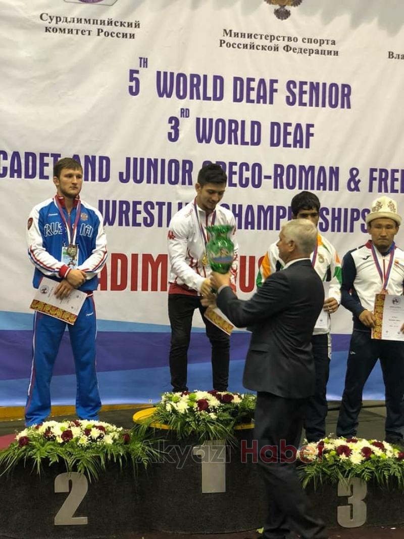  Engellilerin Güreşinde Karapürçekli Onur Dünya Şampiyonu Oldu