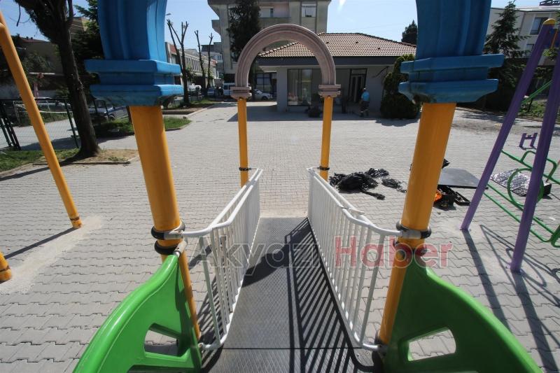 ENGELSiZ PARK’TA OYUN GURUPLARI MONTAJI GERÇEKLEŞTi