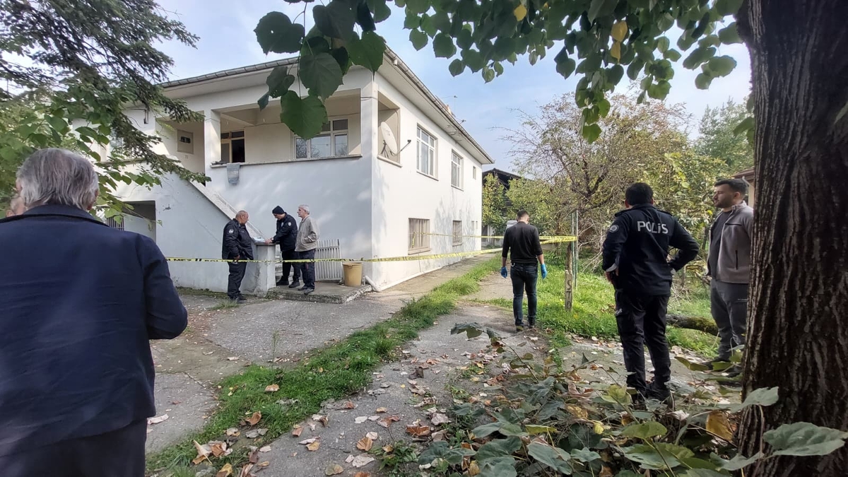 Eniştesi evinde cansız bedenini buldu