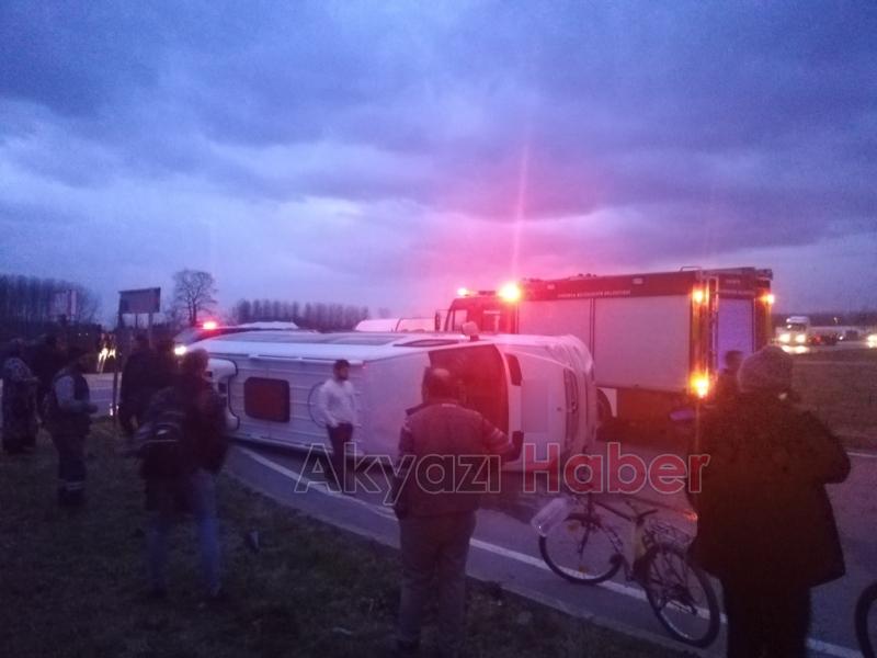 Servis minibüsleri çarpıştı