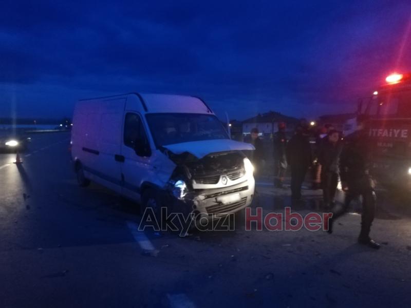 Servis minibüsleri çarpıştı