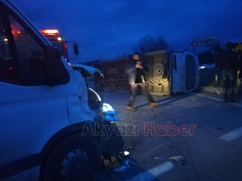 Servis minibüsleri çarpıştı