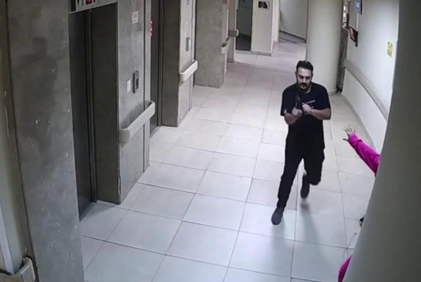  Eşini vurmuştu, hastanede dehşet kamerada