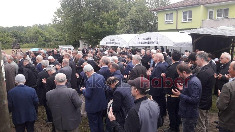 Eski bakan Cevat Ayhan toprağa verildi