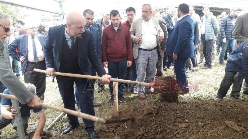 Eski bakan Cevat Ayhan toprağa verildi