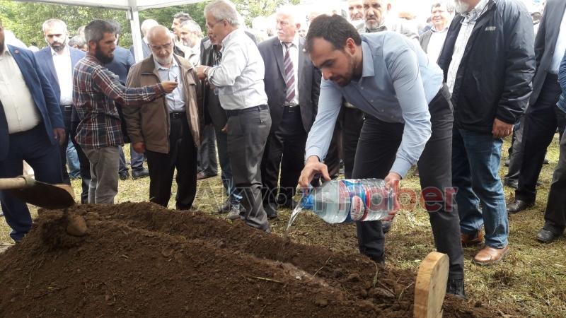 Eski bakan Cevat Ayhan toprağa verildi