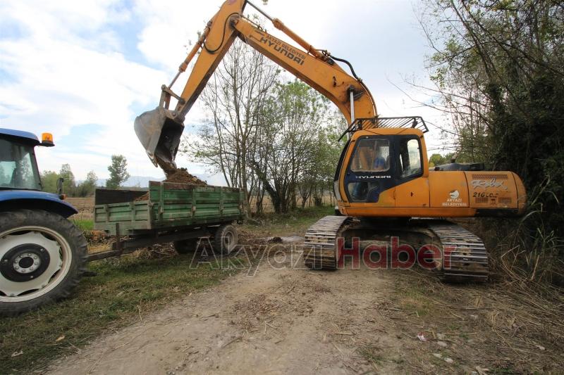 Eskibedil Mahallesinde Kanallar Temizleniyor