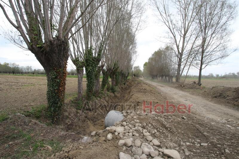 Eskibedil Mahallesinde Kanallar Temizleniyor