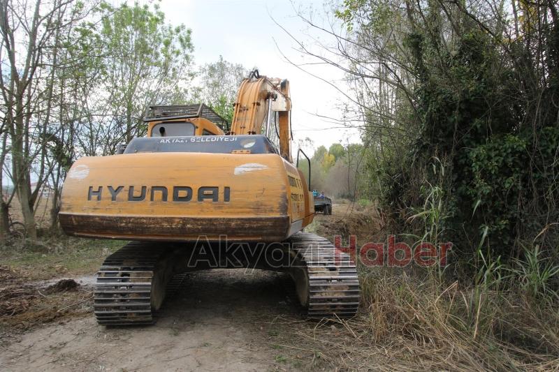 Eskibedil Mahallesinde Kanallar Temizleniyor