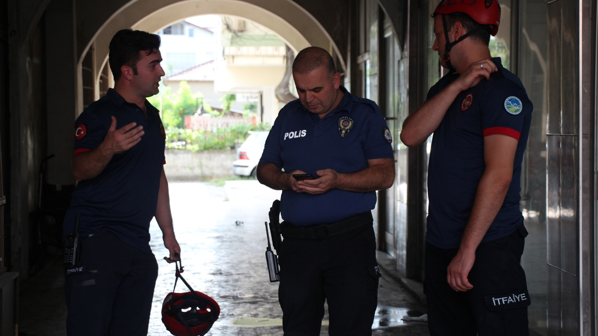Esrarengiz olay; Kayıp kadın ihbarına giden ekipler çöp evle karşılaştı