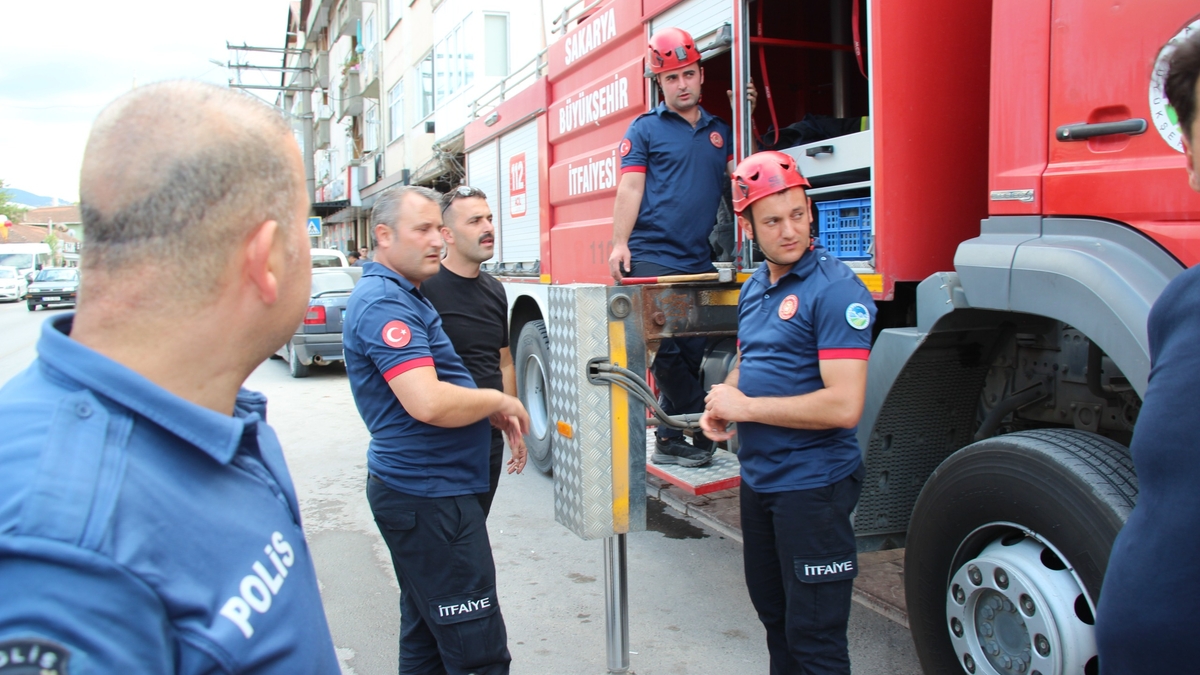 Esrarengiz olay; Kayıp kadın ihbarına giden ekipler çöp evle karşılaştı