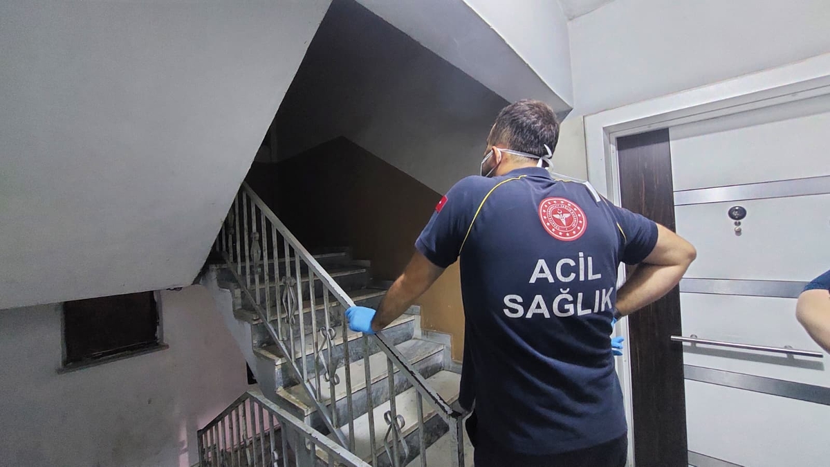 Esrarengiz olay; Kayıp kadın ihbarına giden ekipler çöp evle karşılaştı