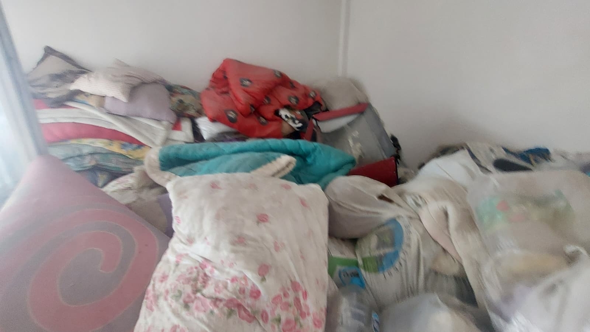 Esrarengiz olay; Kayıp kadın ihbarına giden ekipler çöp evle karşılaştı