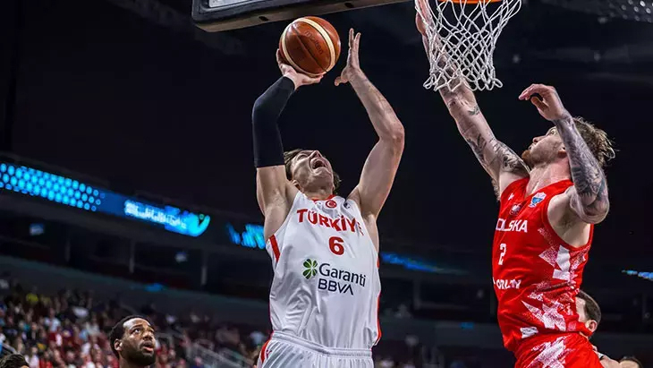 EuroBasket 2025: 12 Dev Adam Yarı Finalde! Türkiye, Polonya’yı 91-77 Mağlup Etti