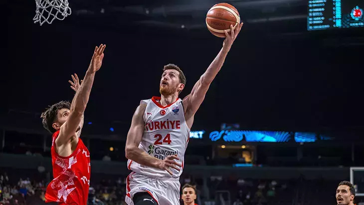 EuroBasket 2025: 12 Dev Adam Yarı Finalde! Türkiye, Polonya’yı 91-77 Mağlup Etti