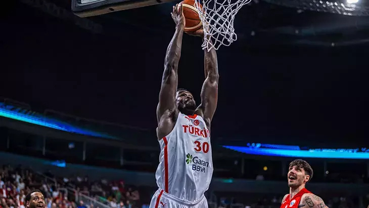 EuroBasket 2025: 12 Dev Adam Yarı Finalde! Türkiye, Polonya’yı 91-77 Mağlup Etti