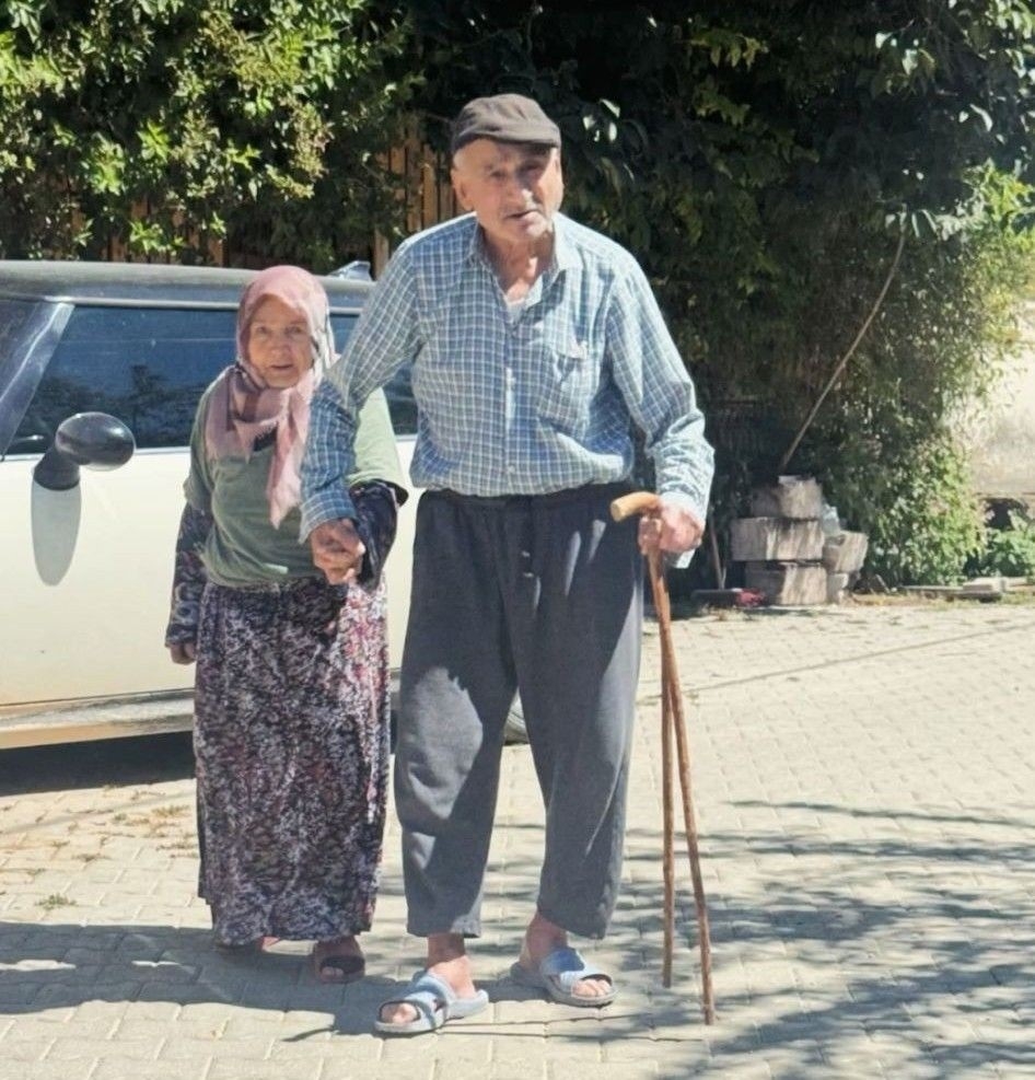 Evde çıkan yangında yaşlı çift öldü