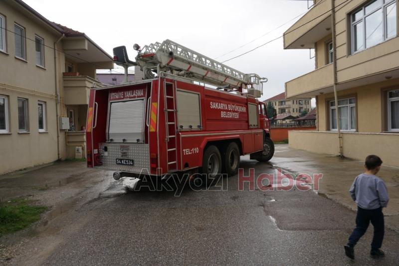 Evde Kalan Bebeği İtfaiye Ekipleri Kurtardı