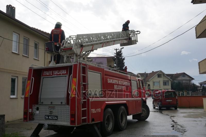 Evde Kalan Bebeği İtfaiye Ekipleri Kurtardı