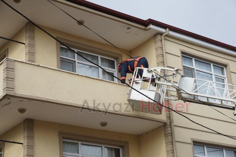 Evde Kalan Bebeği İtfaiye Ekipleri Kurtardı
