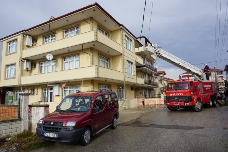 Evde Kalan Bebeği İtfaiye Ekipleri Kurtardı