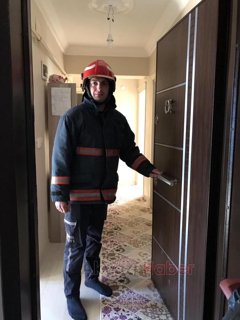 Evde kilitli kalan çocukların yardımına İtfaiye koştu