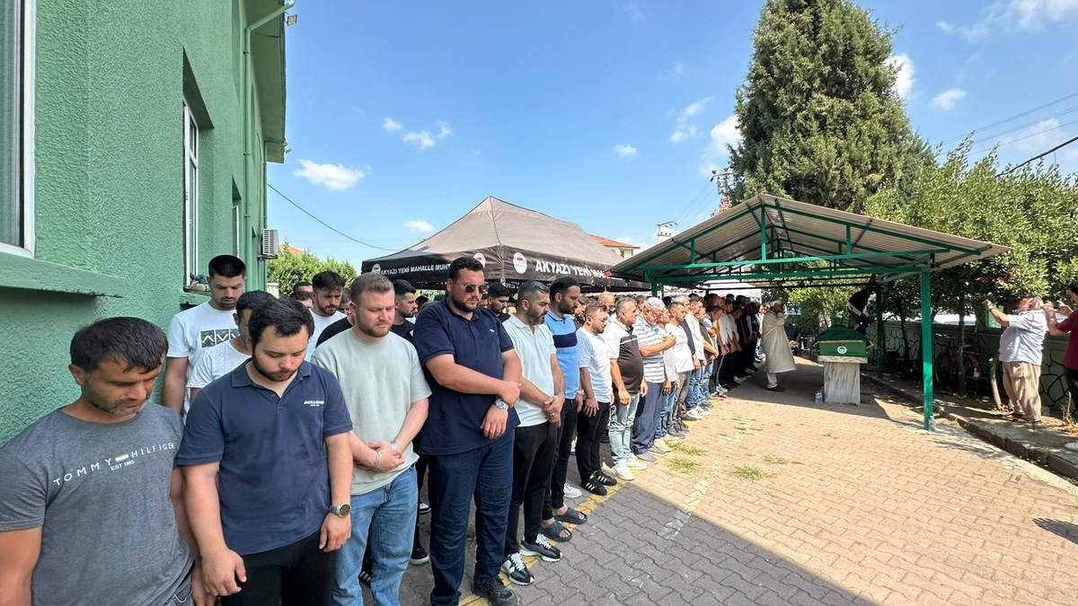 Evde silahla vurulmuş halde bulunan genç toprağa verildi