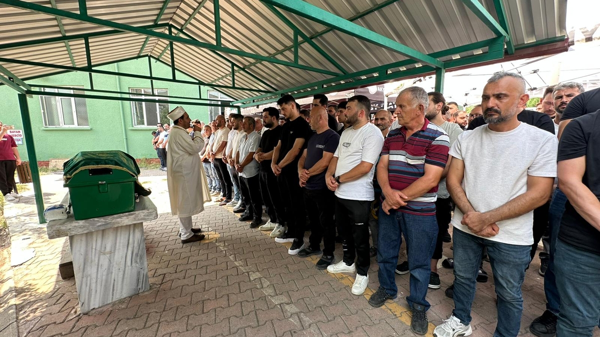 Evde silahla vurulmuş halde bulunan genç toprağa verildi