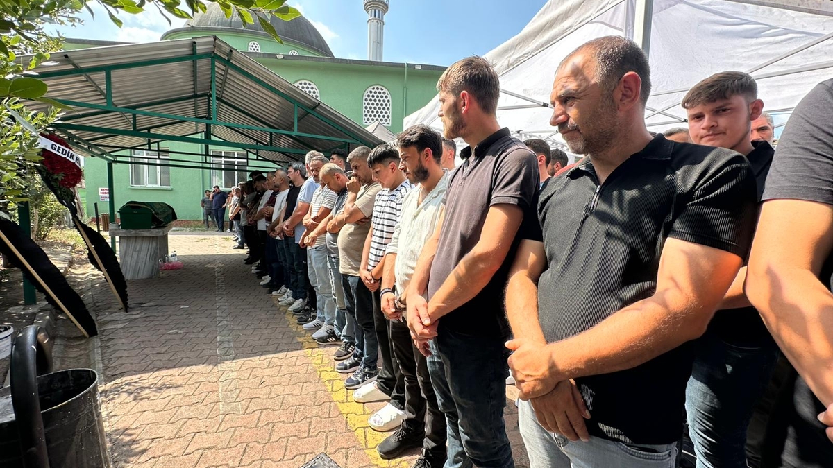 Evde silahla vurulmuş halde bulunan genç toprağa verildi