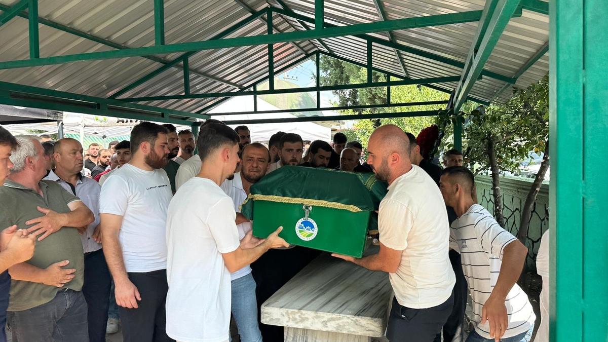 Evde silahla vurulmuş halde bulunan genç toprağa verildi